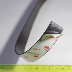 Bande magnétique avec la vignette atucollante plus puissante 25x1,6 mm