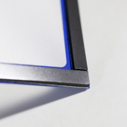 Pochette magnétique A5 avec un cadre bleu
