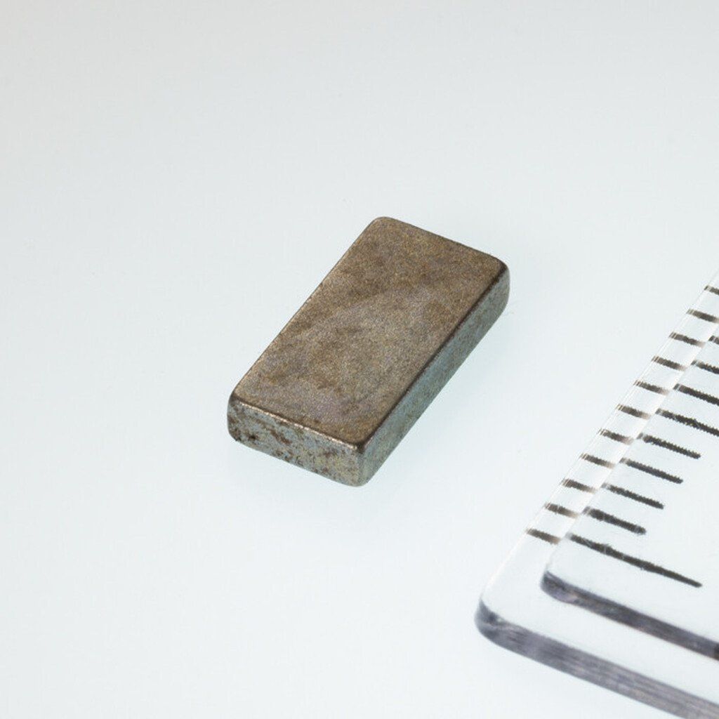 Aimant néodyme prisme 8x4x1,6 P