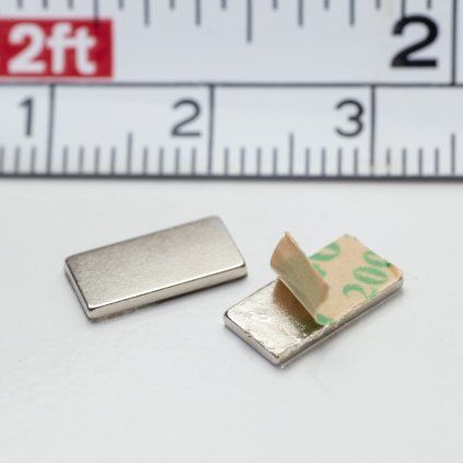 Lot de deux aimants en néodyme autocollants de 10 × 5 × 1 mm à polarités opposées