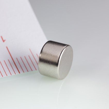 Aimant en néodyme nickelé N45 de 8 mm de diamètre et 5 mm de hauteur