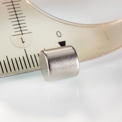 Aimant cylindrique en néodyme nickelé de 8 mm de diamètre et de hauteur