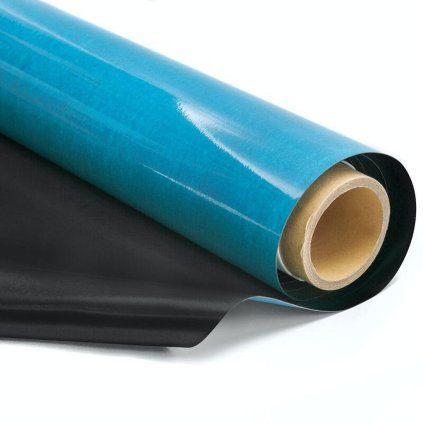 Feuille métallisée noire autocollante pour créer un tableau magnétique inscriptible à la craie