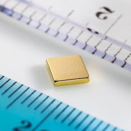 Aimant plat en néodyme doré de 5 × 5 × 1 mm