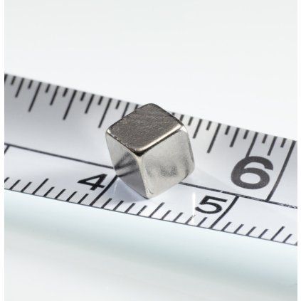 Cube magnétique en néodyme nickelé de 5 × 5 × 5 mm